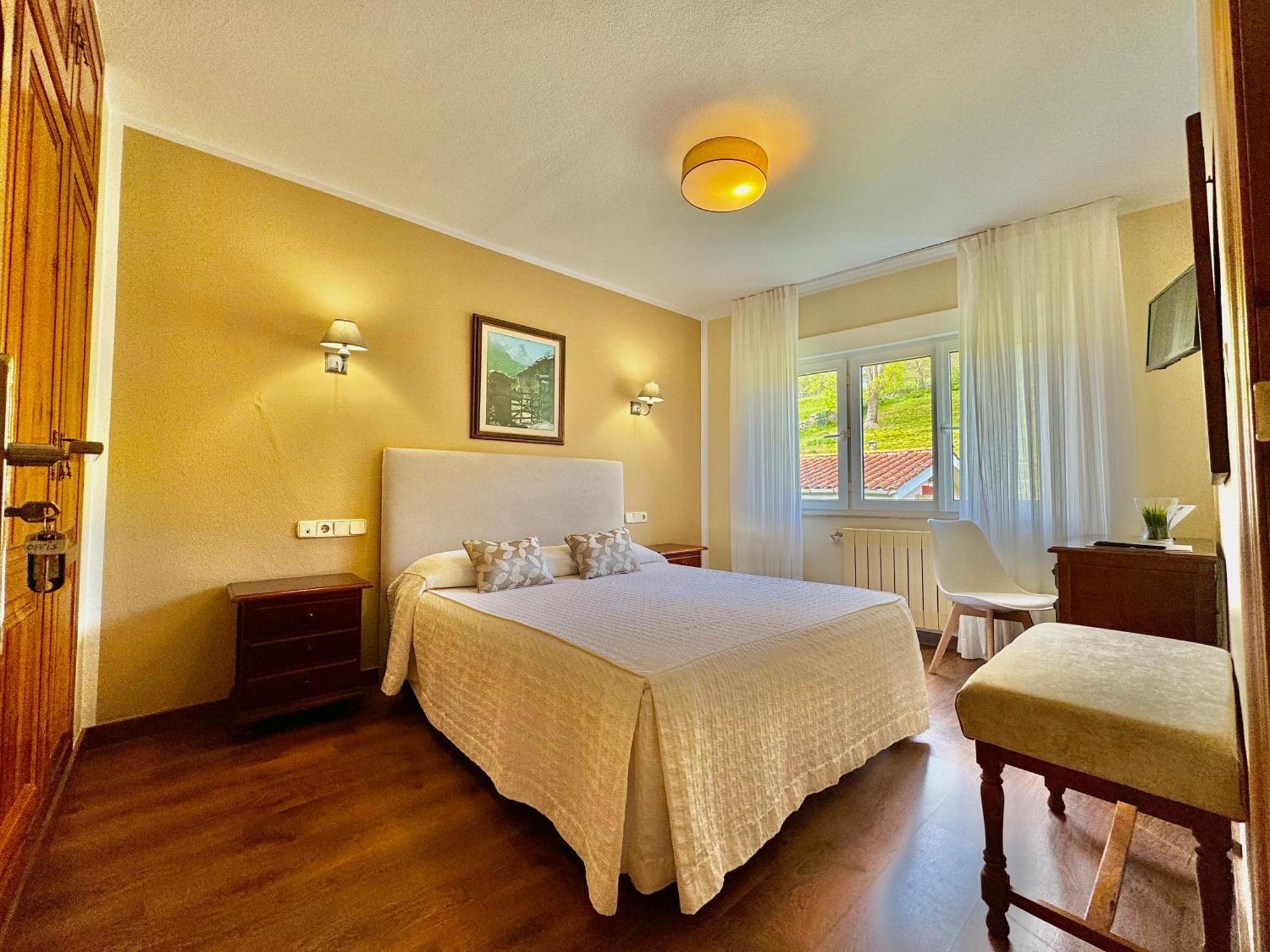 Hotel La Rivera アレナス・デ・カブラレス エクステリア 写真